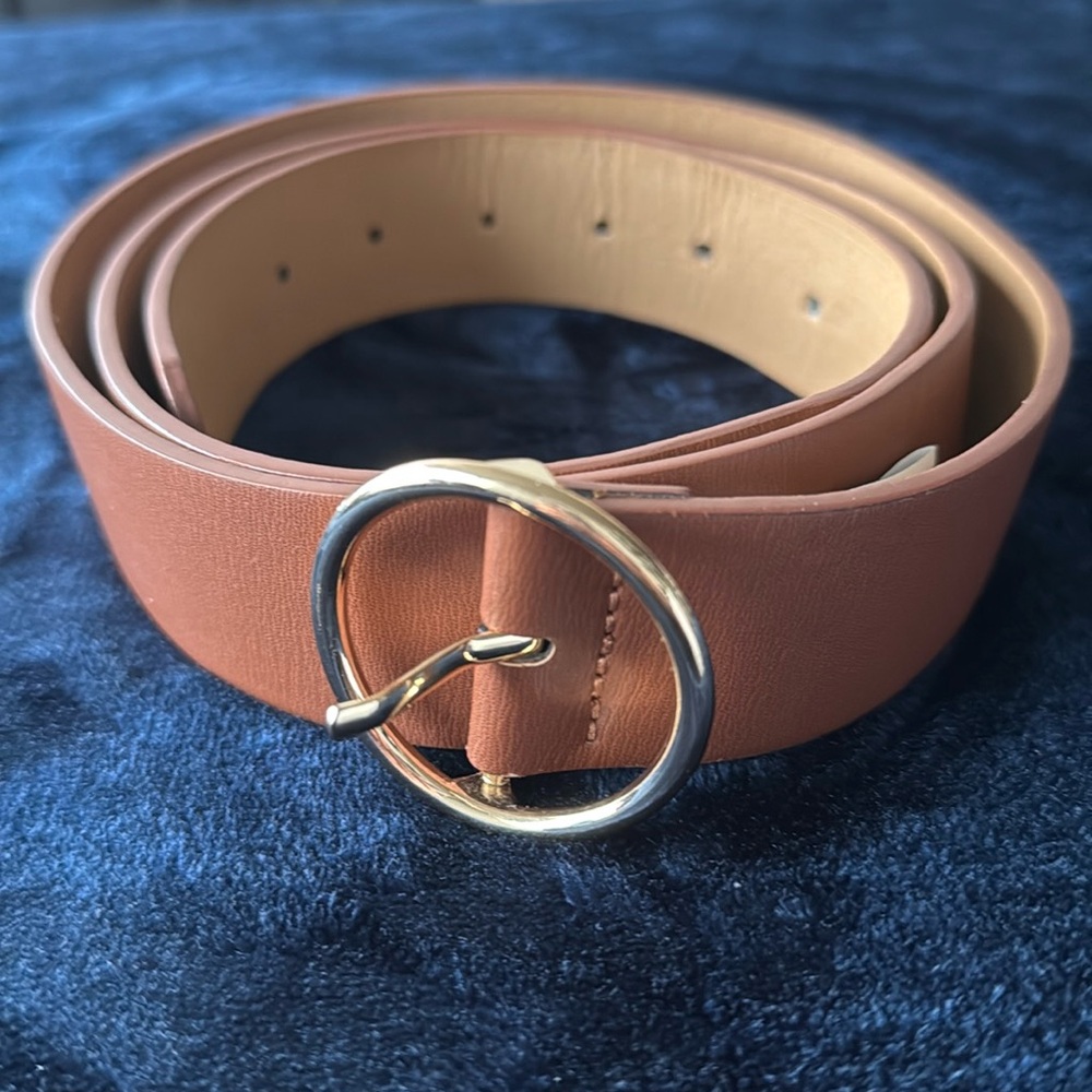 Brown belt with gold ring buckle
